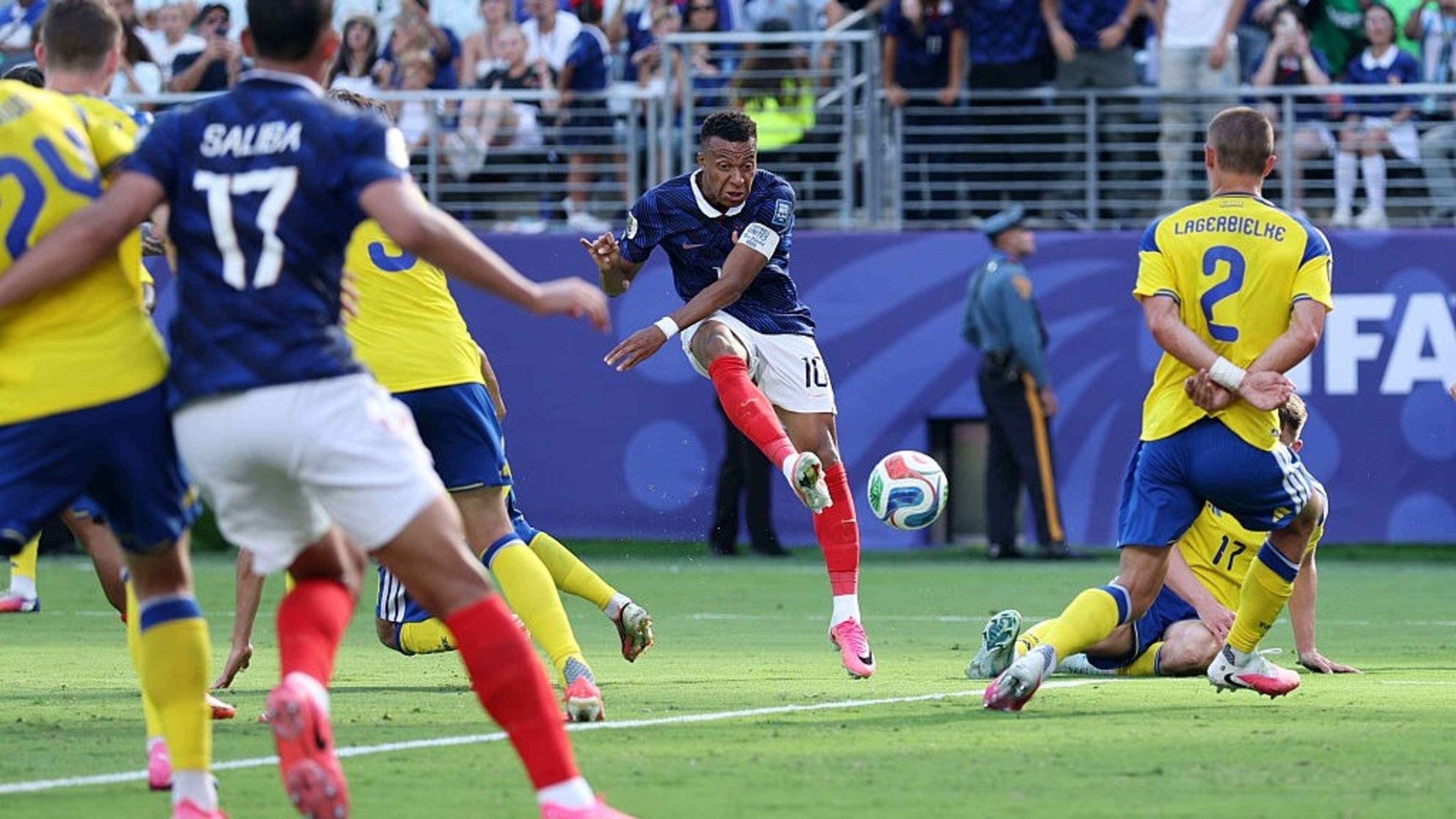 LIVE WK 2026 | Mbappé scoort op slag van rust tegen Zweden en heeft alleen Lionel Messi nog voor zich op topscorerslijst